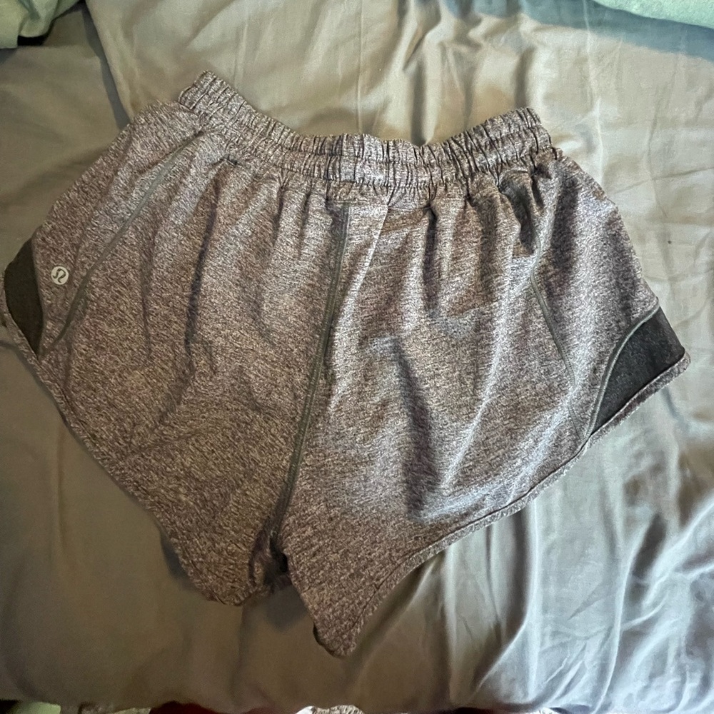 LULULEMON HOTTY HOT LOW RISE SHORTS 2.5”